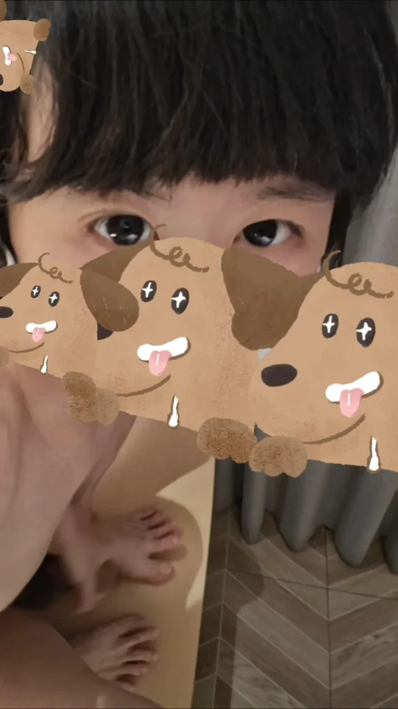 甜系治癒小弟弟寫真，趣味狗狗貼圖增添童真感