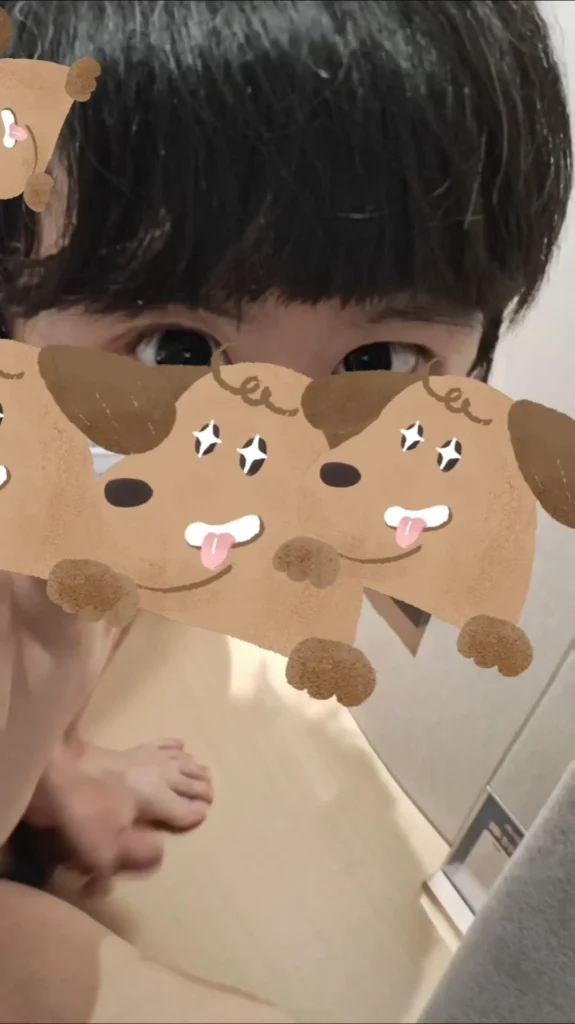 奶呼呼少年弟弟日常，可愛狗狗貼圖襯托稚嫩模樣